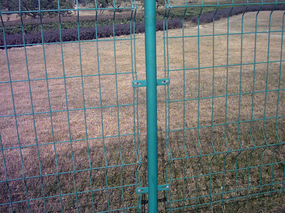 Bilateral wire fence